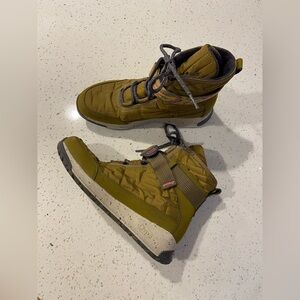 Chaco Borealis Quilt Waterproof Snow Boot | Size 7